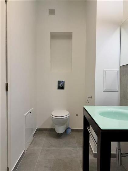 Apartament cu 5 camere decomandat în Primăverii