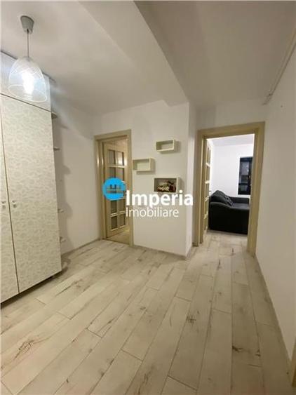 Apartament cu 3 camere decomandat în Podul de Fier