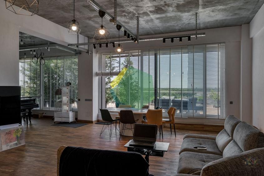 Penthouse cu 4 camere semidecomandat, mobilat în Vest