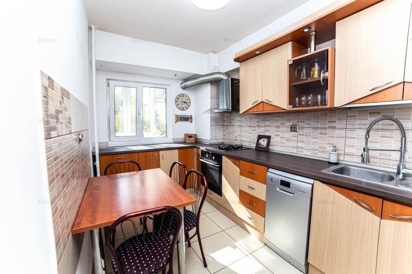 Apartament cu 3 camere decomandat în Berceni
