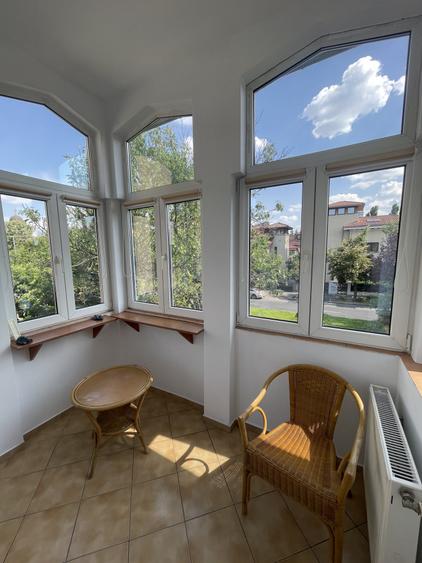 Apartament cu 3 camere decomandat, mobilat în Arcul de Triumf