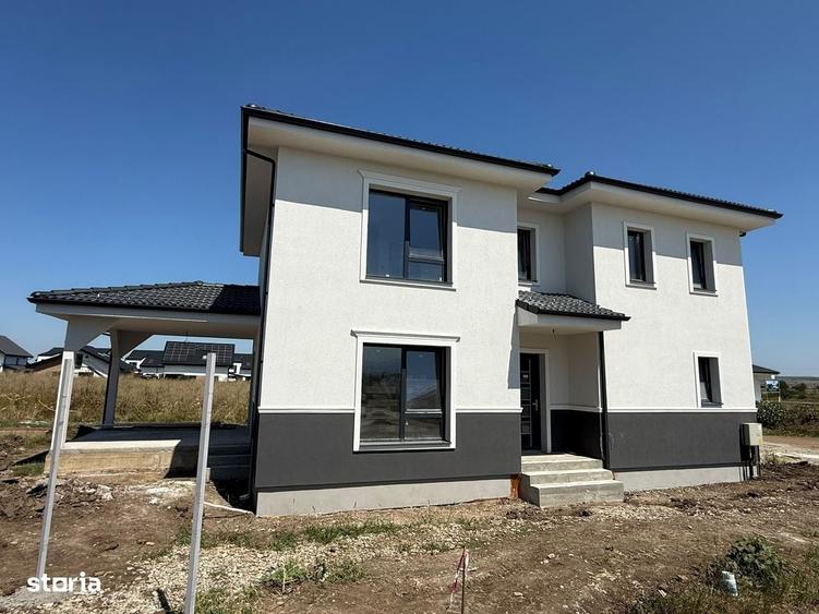 Casă cu 4 camere cu Teren 497 Mp în Șura Mică