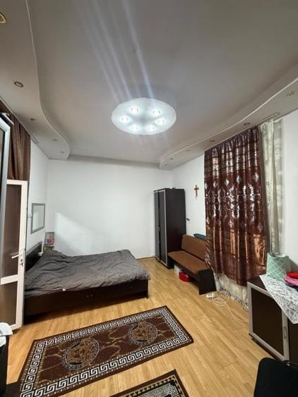 Casă individuală cu 6 camere cu Canalizare în Central