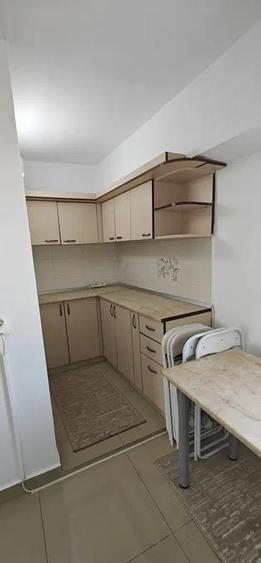 Apartament cu 4 camere decomandat, mobilat în Nicolina