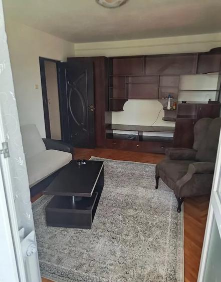 Apartament cu 2 camere semidecomandat în Podu Roș