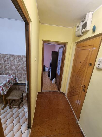 Apartament cu 3 camere decomandat, mobilat în Casa de Cultură