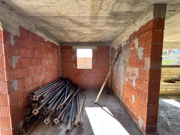 Casă individuală cu 5 camere cu Canalizare în Chinteni