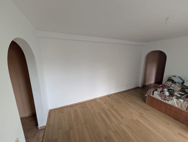 Apartament semidecomandat în Gorjului