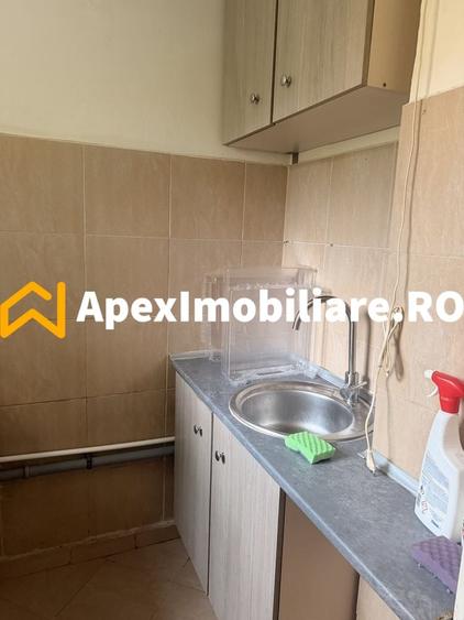 Garsonieră decomandată, mobilată în Titan