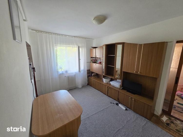 Apartament cu 3 camere în Petrișor