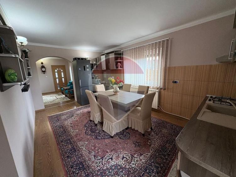 Casă individuală cu 5 camere cu Teren 2687 Mp în Mădăras