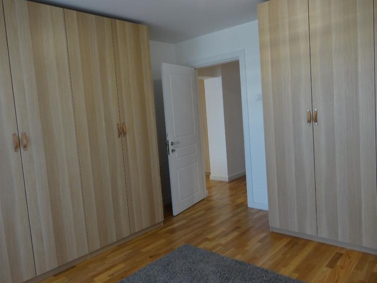 Apartament cu 3 camere decomandat, mobilat în Decebal