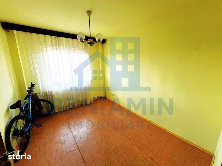 Apartament cu 3 camere decomandat în Astra