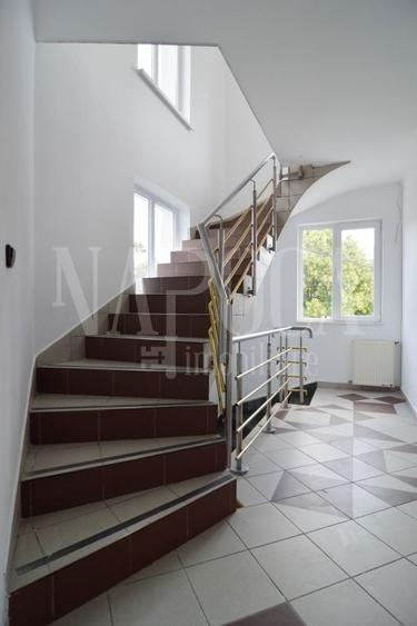 Casă individuală cu 11 camere cu Canalizare în Zorilor