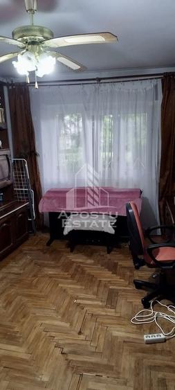 Apartament cu 3 camere decomandat, mobilat în Lipovei