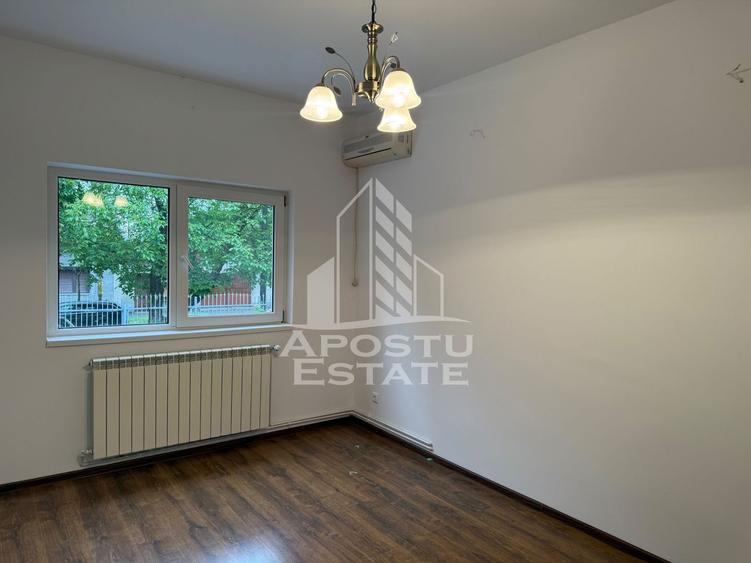 Casă individuală cu 8 camere cu Canalizare în Fabric