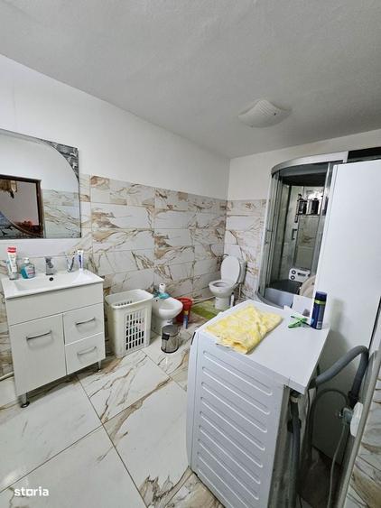 Casă cu 4 camere în Mândruloc