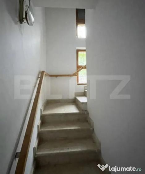 Casă cu 7 camere cu Teren 1670 Mp în Ponor