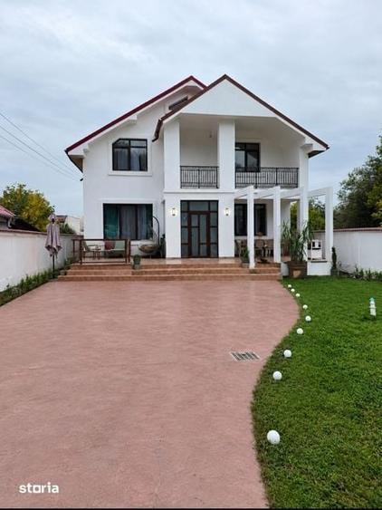 Casă cu 4 camere cu Teren 240 Mp în Central