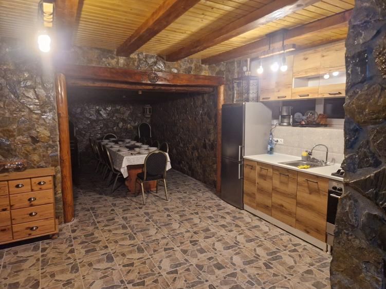 Casă cu 4 camere cu Teren 600 Mp în Central