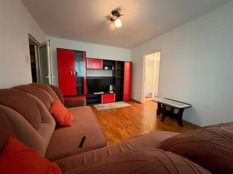 Apartament cu 2 camere semidecomandat în Podu Roș