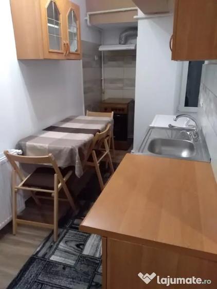 Garsonieră decomandată în Central