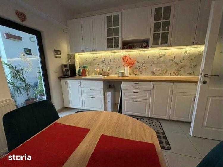 Apartament cu 3 camere în Craiovița Nouă