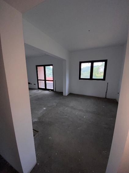 Casă cu 5 camere cu Teren 6060 Mp în Potoci