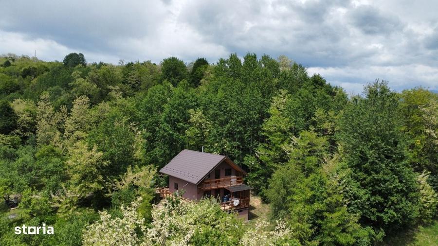 Casă cu 4 camere în Corbi