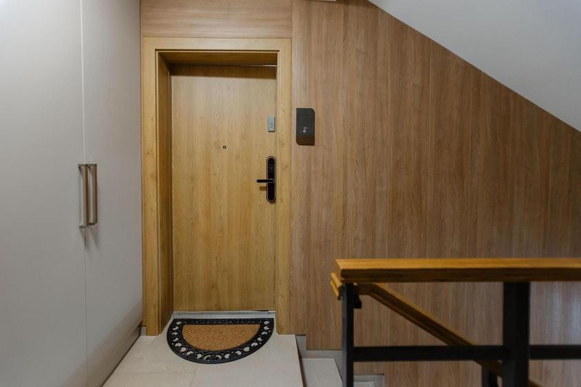 Apartament cu 2 camere semidecomandat, mobilat în Poiana Brașov