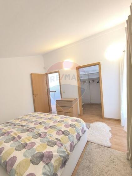 Casă cu 5 camere cu Teren 231 Mp în Bună Ziua