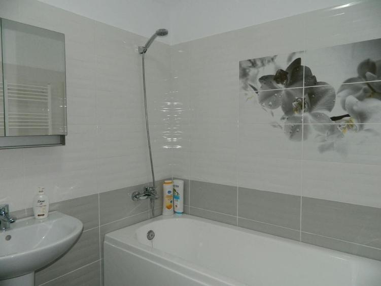 Apartament cu 3 camere decomandat în Găvana