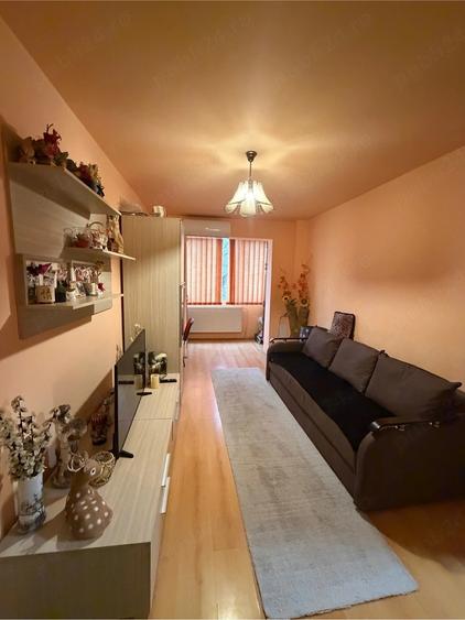Apartament cu 3 camere semidecomandat în Șagului