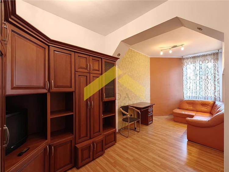 Apartament cu 3 camere semidecomandat în Ultracentral
