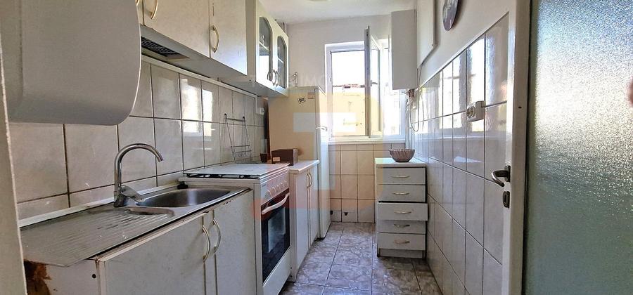 Apartament cu 3 camere semidecomandat în Dărmănești
