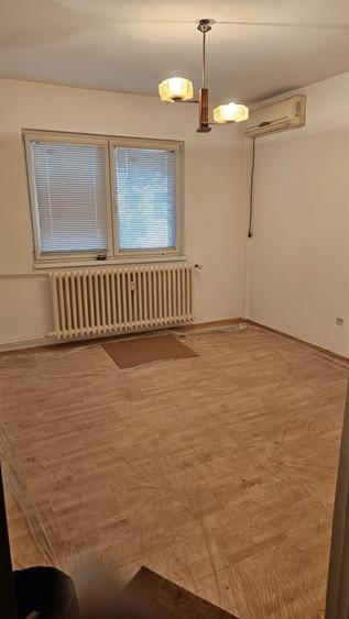 Apartament cu 3 camere semidecomandat în Pantelimon