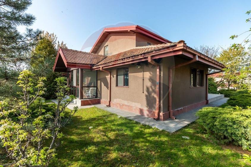 Casă individuală cu 4 camere cu Teren 1058 Mp în Central