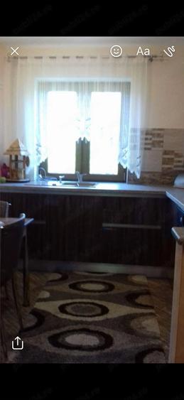Apartament cu 3 camere semidecomandat în Piața Centrală