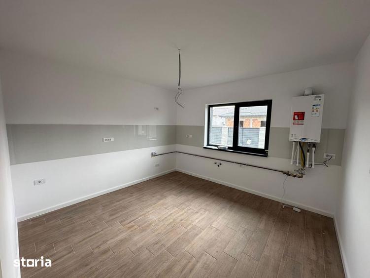 Casă cu 4 camere cu Teren 400 Mp în Clinceni