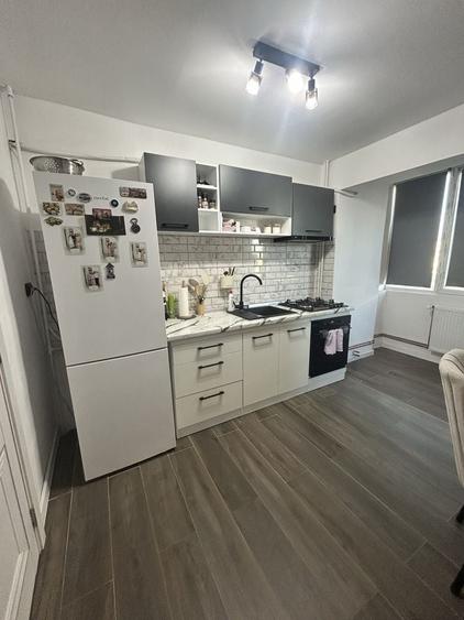 Apartament cu 3 camere decomandat în Popoveni