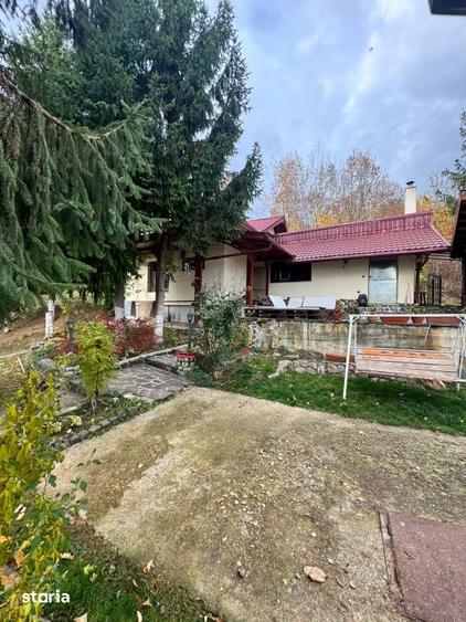 Casă cu 4 camere cu Teren 1527 Mp în Central
