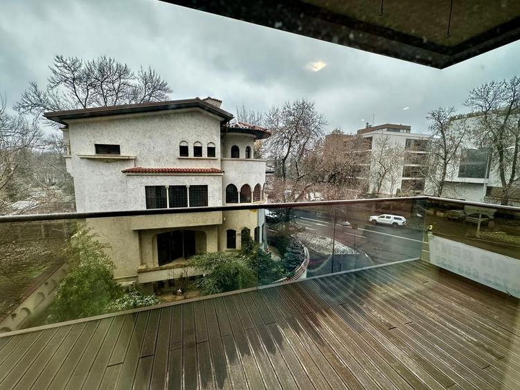 Apartament cu 3 camere decomandat, mobilat în Primăverii