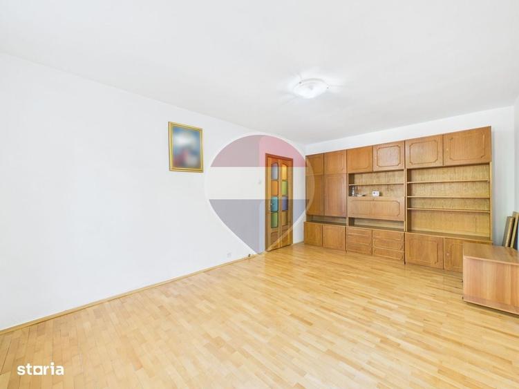 Apartament cu 3 camere decomandat în Titan