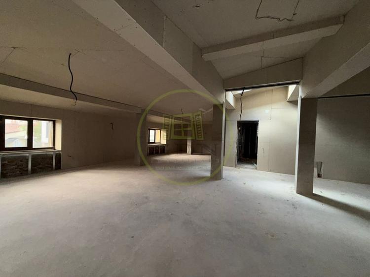 Spațiu comercial, de 435.16000366211 mp, în Central