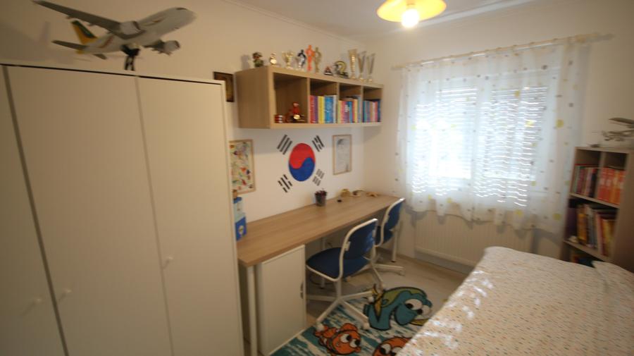Apartament cu 3 camere semidecomandat în Cetății