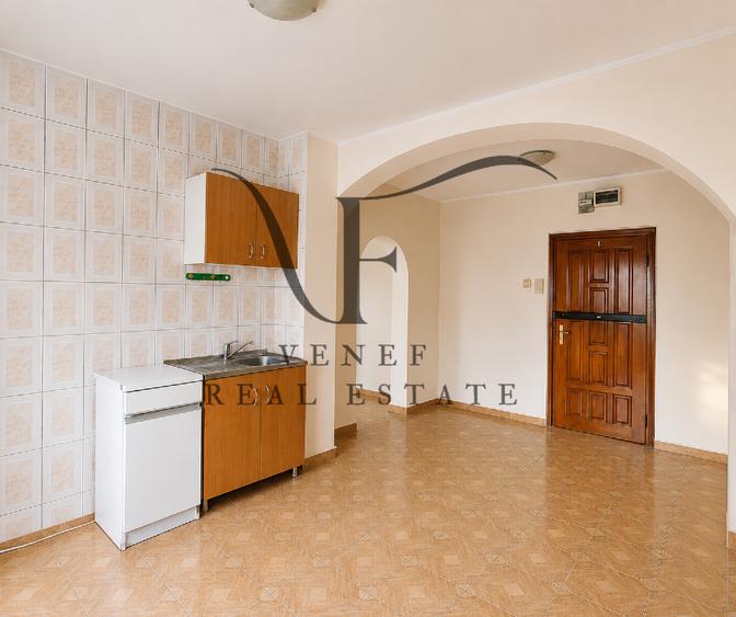 Apartament cu 3 camere semidecomandat în Iancului