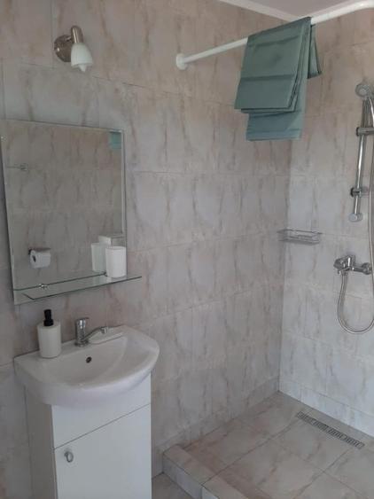Casă individuală cu 7 camere cu Canalizare în Vadu