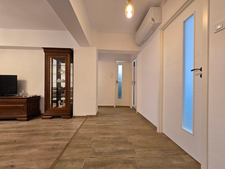 Apartament cu 3 camere decomandat în Olteniței