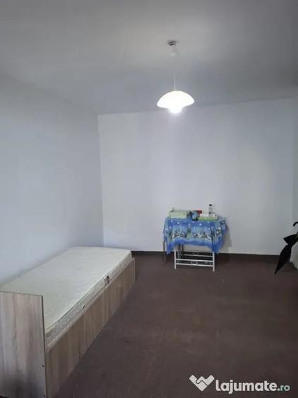 Garsonieră decomandată în Vitan
