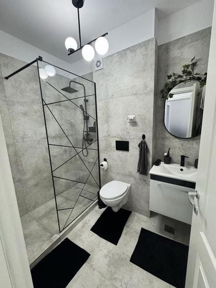 Apartament cu 3 camere decomandat în Păcii
